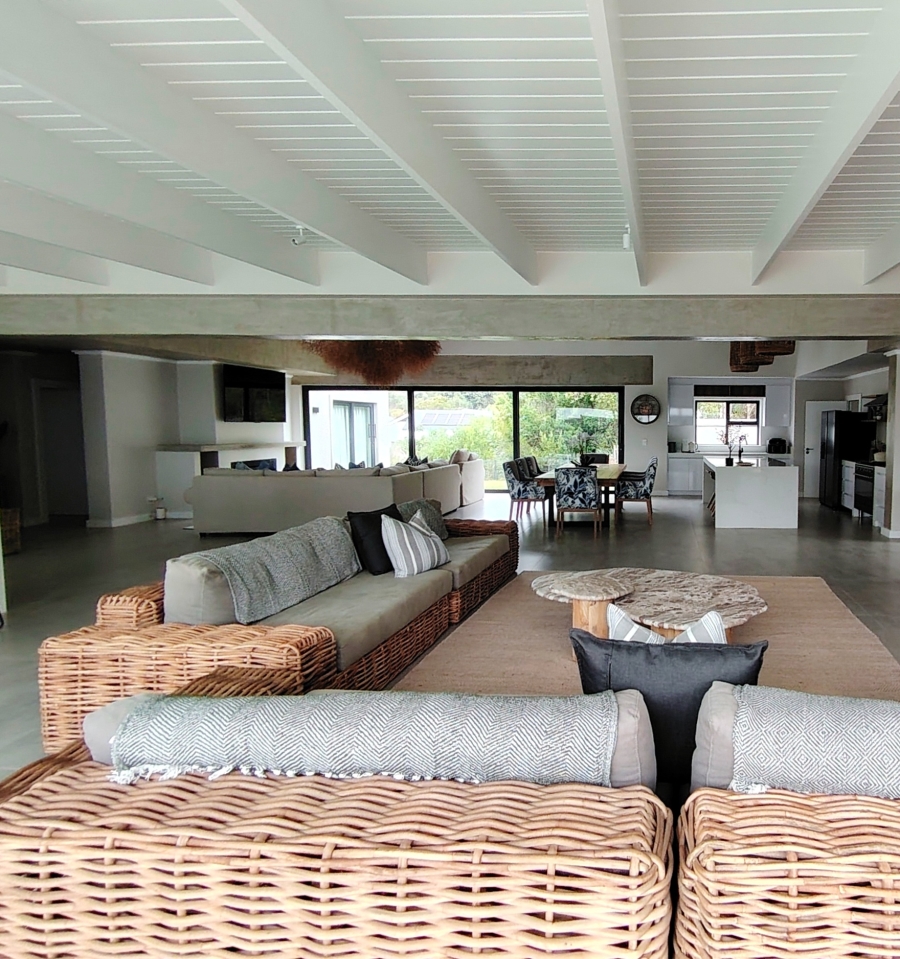 To Let 6 Bedroom Property for Rent in Brackenridge Western Cape